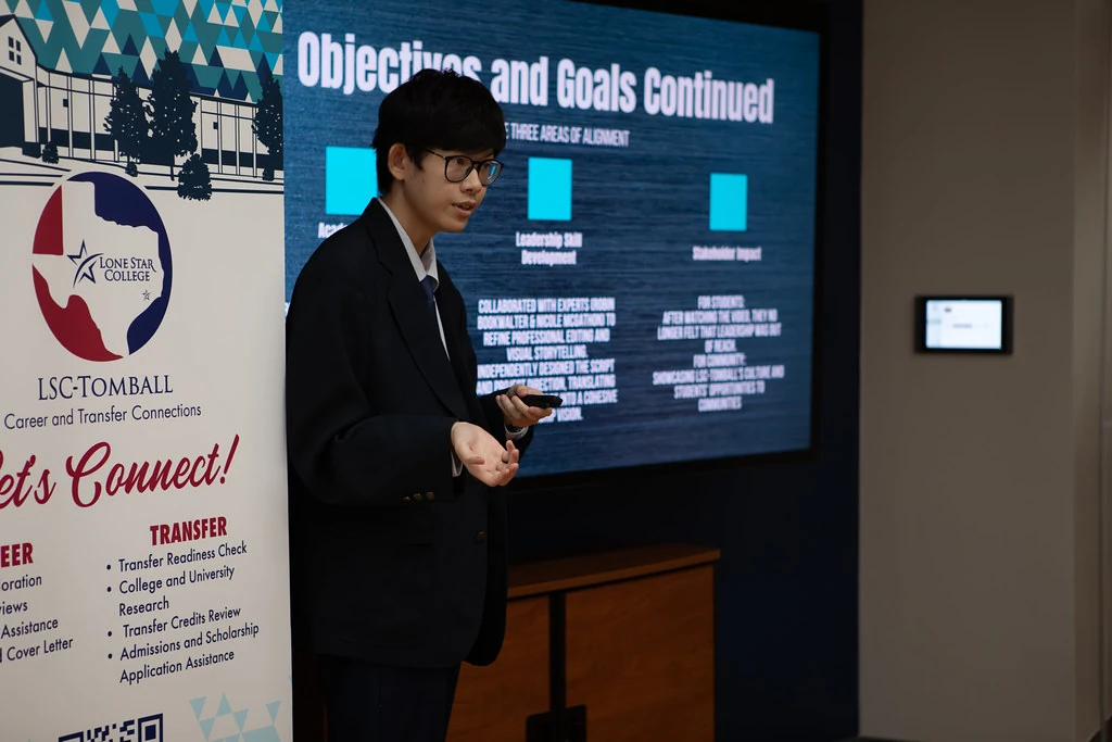 Dongfang speaking at a Timberwolf Leaders Showcase
